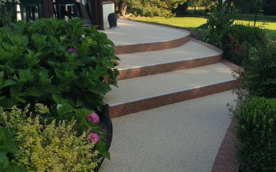 Allée de jardin en résine de marbre : le guide pour bien choisir