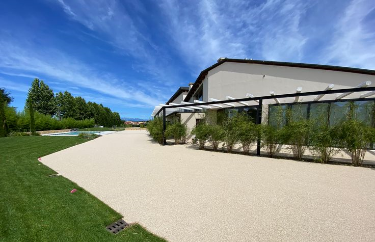 Résine de marbre sur carrelage existant : faut-il tout casser avant de rénover ?