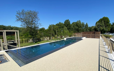 Contour de piscine antidérapant : quel revêtement choisir ?